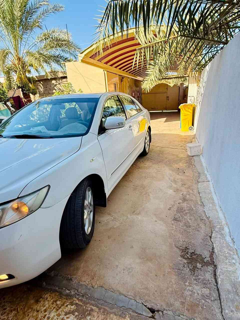 السلام عليكم
تيوتا كامري موديل 2009 
فول مواصفات GLX 
مكفوله من الضرر بيها بارد 
صدر جديد تبريد ثلج معمر جديد
كير ومحرك مكفولات 
تخم تاير جديد شرط 
شادلها شاشه تاب 
السياره ماتحط عليها ربع مال جنيه
السعر 130
المكان الانبار ناحيه البغدادي 
***********
