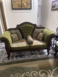 تخم زان 9 مقاعد نظيف جدا قنفه ثنائيه وقنفه ثلاثيه واربع كراسي بدون طبل...