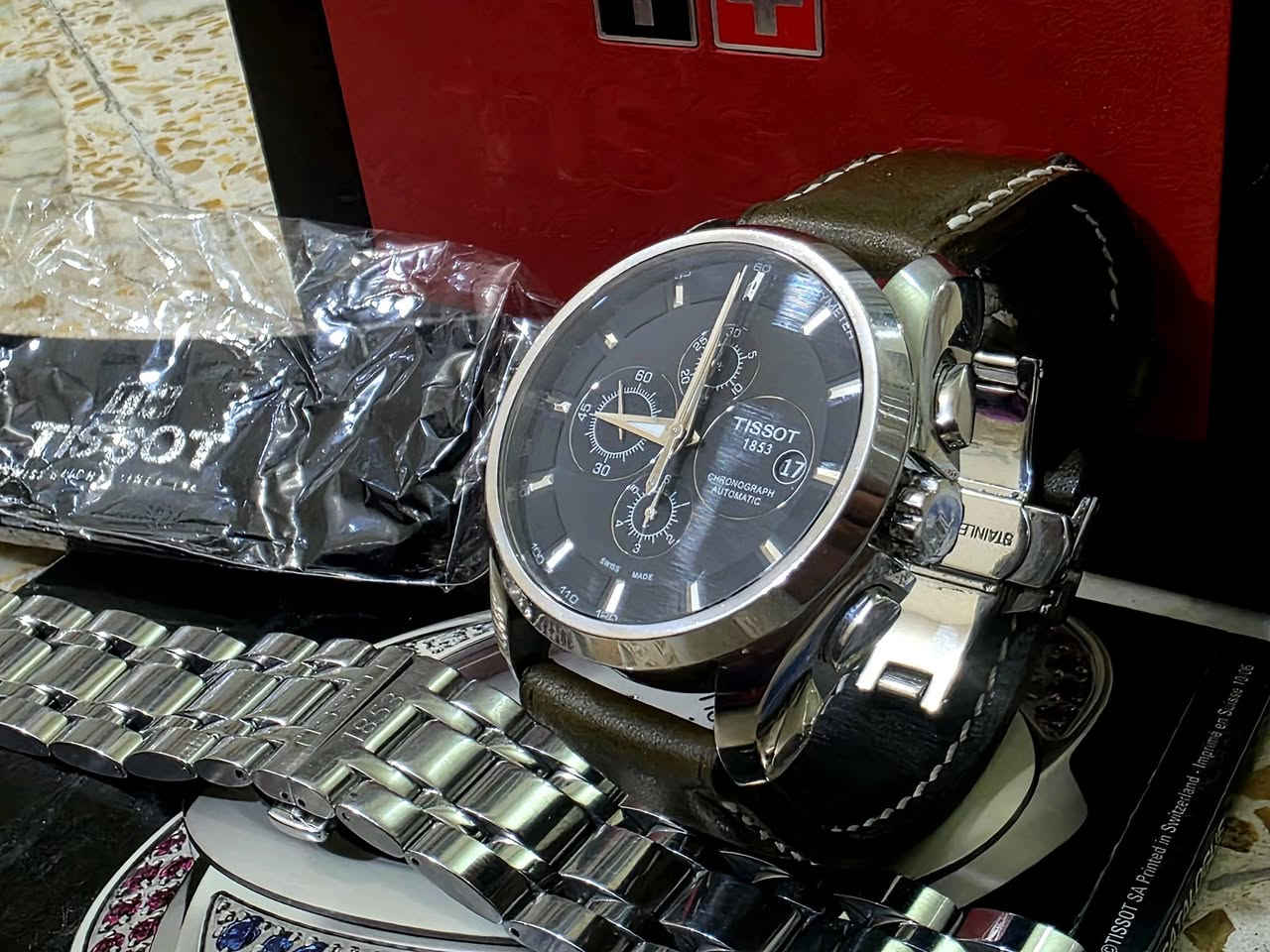 تيسوت اوتوماتيك  سويسري اصلي
TISSOT SWISS MADE 
اوتوماتيك نظافه تامه بلادي 
زجاج زفير كرستال 
سير جلد اصلي اضافي 
القطر ٤٥ ملم - ستووب ووج - تغذيه اوتوماتيك حركه او يدوي 
السعر ٤٨٠ دولار 
مكاني بغداد ومتوفر توصيل


**إذا كنت صاحب هذا الإعلان وتريد حذفه لأي سبب، رجاءا أرسل رسالة إلى الدعم الفني**