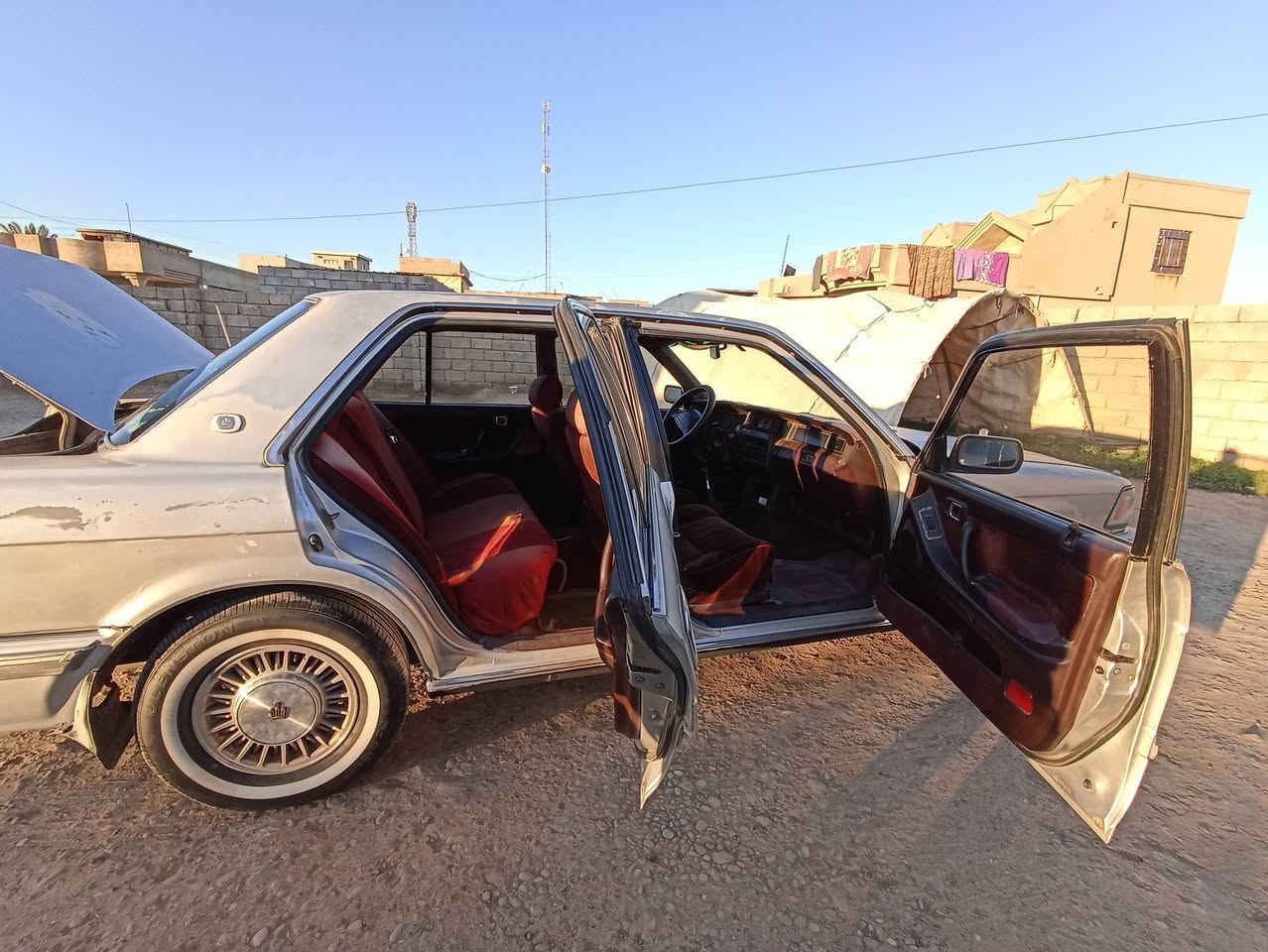 سيدان للبيع موديل 90 محرك كير اصلي رقم الماني صلاح الدين سنويه نافذه من شهر 12 داخل اسياره نضيف حيل تخم تواير جدد صدر جديد ما بيه خياسات للستفسار ***********
