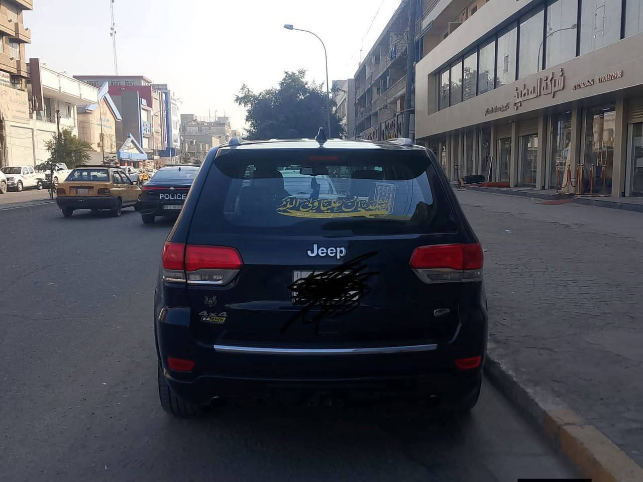 السلام عليكم شباب
جيب شيروكي 2016 
ماشية 85الف mile 
السيارة اوفر لاند مكينه 5700 
8 سلندر 
سنويه جديده رقم دولي بغداد
تحويل ثاني يوم سياره باسمي 
حادث السيارة دعاميه اماميه وصبغ جاملغات اماميه بأمريكا 
بدون دواخل بدون ايرباك السياره 
اي تفاصيل باقية موجود على هذا الرقم
***********
