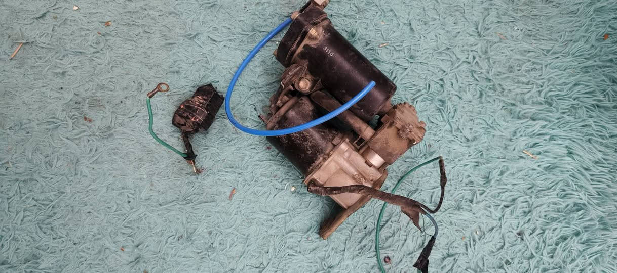 سلام عليكم براد و ميلاد كاملات هنة و القنينة و تاروسة و تقسيمات بي 64 دكة تقريبن كامل جيب و شد كبل شرط الفحص سعر 175 ألف قفلل رقم ***********
مكاني بغداد بوب الشام
