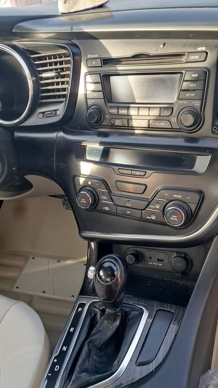 للبيع اوبتيما خليجي ٢٠١٤ مكينة ٢٠٠٠ كلشي شغال تدفئه تبريد بيه جامغ خلفي صبغ اثر دحجه ستوته ماشيه ١٦٠ الف والباقي مكفول سعر ١٣٥ باسمي مداور ثاني يوم رقم قادسية
هاتف ***********
