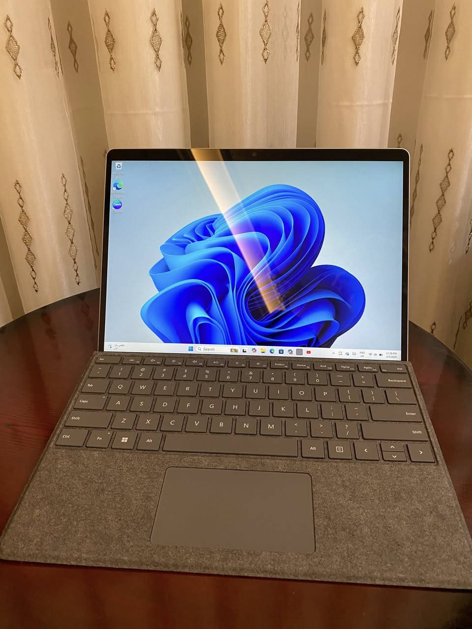 Microsoft Surface Pro 9 - Core i7 / 516GB / فضي
جهاز سيرفس برو 9 بحالة الوكالة، مستخدم استخدام خفيف جداً. خيار مثالي للمحترفين والمبدعين الذين يحتاجون قوة جهاز لابتوب في حجم التابلت.

المواصفات:

· المعالج: Intel Core i7 من الجيل الثاني عشر (أداء خارق للمونتاج وتعدد المهام).
· المساحة: 516 جيجابايت (NVMe SSD).
· اللون: سلفري (فضي) أنيق.
· الشاشة: 13 إنش، عالية الدقة، تدعم اللمس والقلم.

•السعر: 1,300,000دينار 

ملاحظة: الجهاز فقط بدون كيبورد (الكيبورد يباع بشكل منفصل).
•التواصل خاص او الاتصال على الرقم ***********
