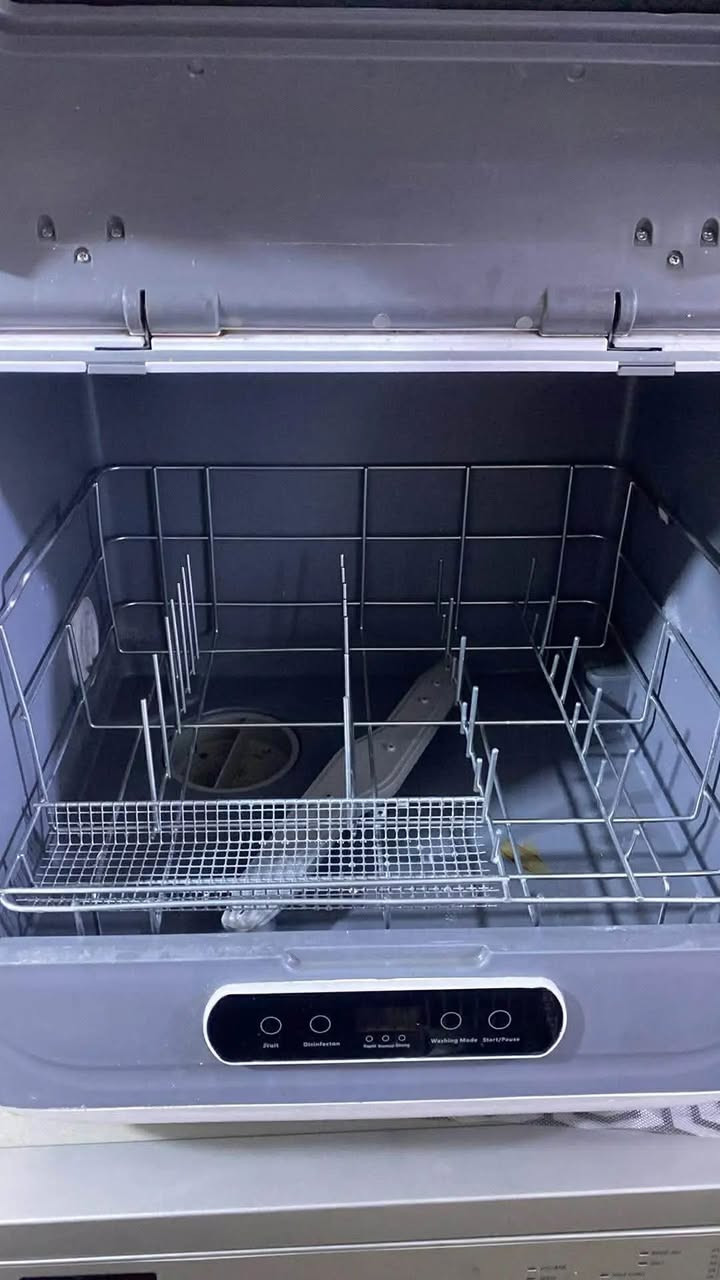 غسالة صحون منضدية نظيفة 
استخدام قليل جدا 
السعر 175 ألف وبيها مجال 
حله الوردية


**إذا كنت صاحب هذا الإعلان وتريد حذفه لأي سبب، رجاءا أرسل رسالة إلى الدعم الفني**