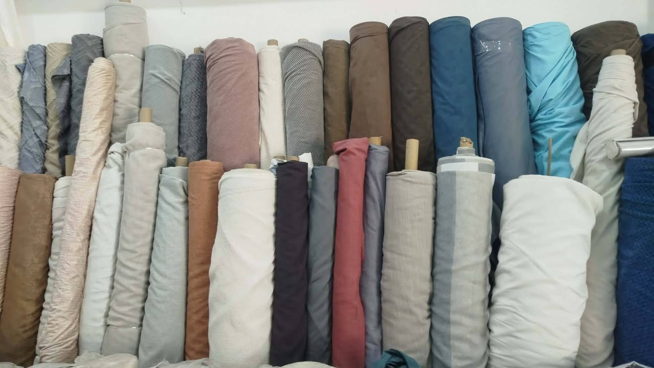 توفر ستائر قديفه (ساده .مشجر. ماء الذهب .ورق جدار. ووتر بروف) 
باسعار جدا مناسبه
ومتوفر توصيل لكل العراق 4 
*********** ادهم
