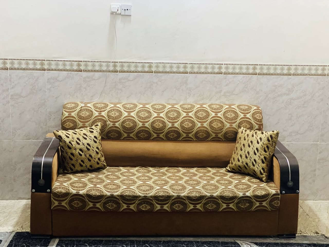 السلام عليكم 
كرسي مال حلاقه وتخم نضيفات للبيع  
***********
