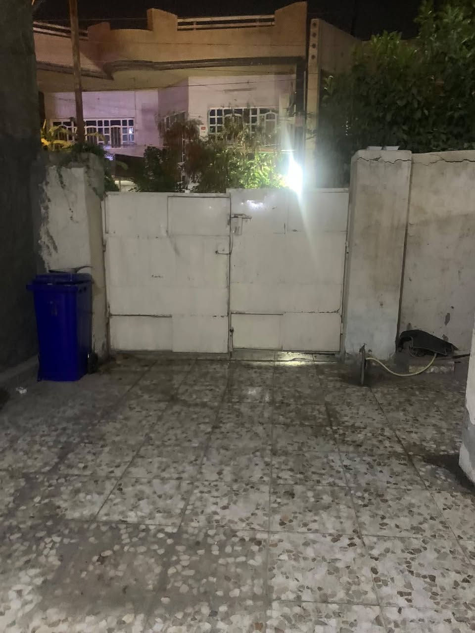 بيت للبيع في منطقه كفاءات السيديه مساحه 150م 
ثلاث مشتملات كل مشتمل غرفه نوم واستقبال وحمام ومطبخ 
السعر325
للاستفسار الاتصال ***********
