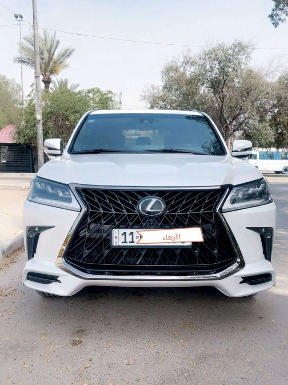 السلام عليكم للبيع فقط لكزز كورو 2019 ماشيه 50 الف حقيقي حقيقي بيها رصعه بارد بلجاملغ الامامي او بيها تكحيله كارت ممبينه ابد بلهلال الخلفي الباقي كله كفاله عامه السياره كلش نظيفه واحلى من الصور مكاني بغداد شارع فلسطين ***********
