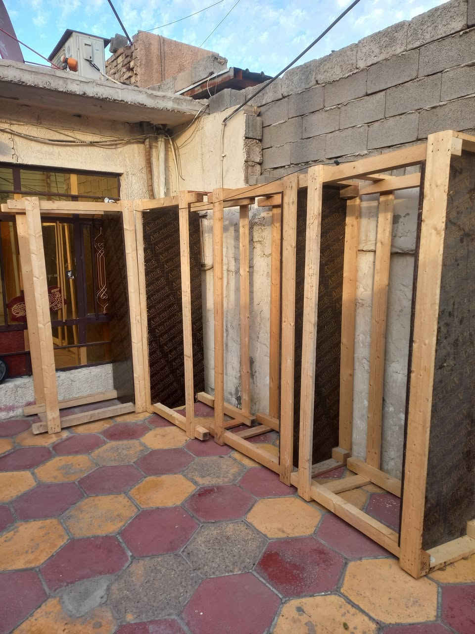 بغداد مدينه الصدر الحبيبيه
طول مترين
عرض60
ارتفاع متر
أربع اميوزه سعر الميز ٧٥ الف تفصال


**إذا كنت صاحب هذا الإعلان وتريد حذفه لأي سبب، رجاءا أرسل رسالة إلى الدعم الفني**