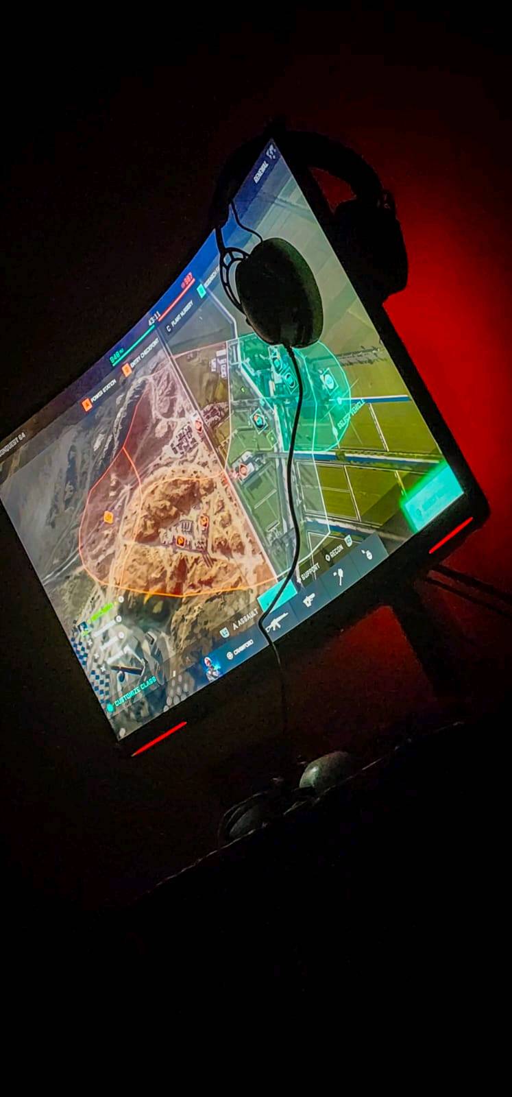 للبيع شاشة جيمنج  Samsung Odyssey Neo G8 (مستعمل نظيف جداً)
المواصفات:

​الحجم والدقة: 32 بوصة، دقة 4K حقيقية.

​معدل التحديث وزمن الاستجابة: 240Hz مع 1ms.

​التقنية: Quantum Mini LED ( HDR 2000).

​الانحناء: 1000R .

​المنافذ: تدعم HDMI 2.1 (تشغل PS5 و Xbox Series X بأعلى كفاءة 120Hz) و DisplayPort 1.4.

​الميزات: تدعم G-Sync و FreeSync Premium Pro.

الملحقات:
كيبل HD 2.0
Displiy Bort
محولة التشغيل 
ستاند معدن
و الكارتونة موجودة 
السعر:
950 و قابل للتفاوض
للعلم 
سعر  الجديد 1100 دولار يعني مليون و 650 ،و هذا استعمالة جداً قليل، و ما تحصل هيج شي 🌹

عنوان:  بغداد _ كرادة خارج،
التوصيل غير متوفر