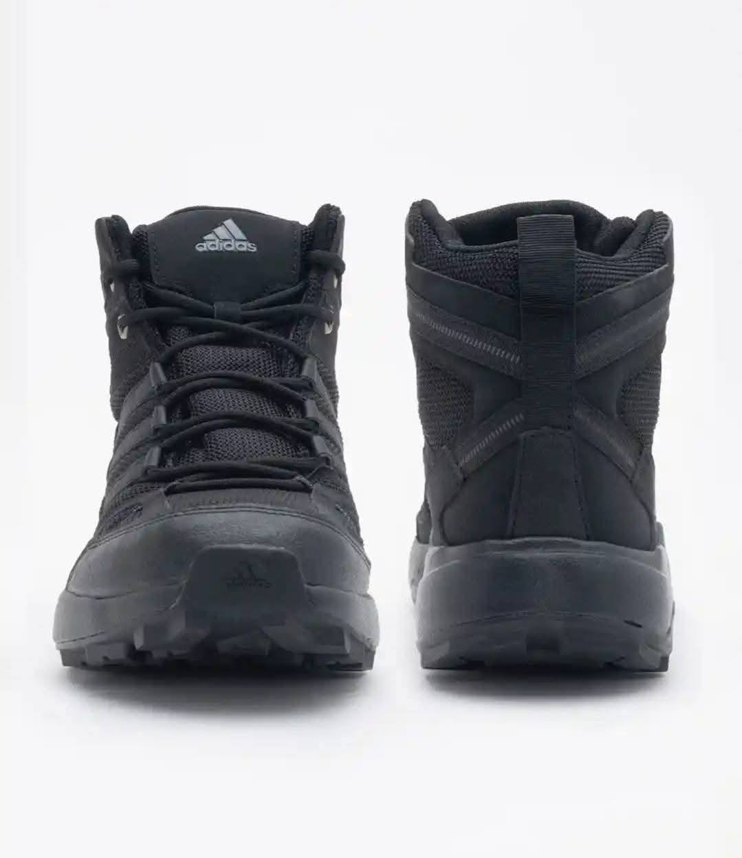 ماركة adidas موديل حديث    
قياس 43           CM 27 5

اي استفسار على الخاص   رقم الهاتف/***********
يوجد توصيل جميع محافظات العراق
