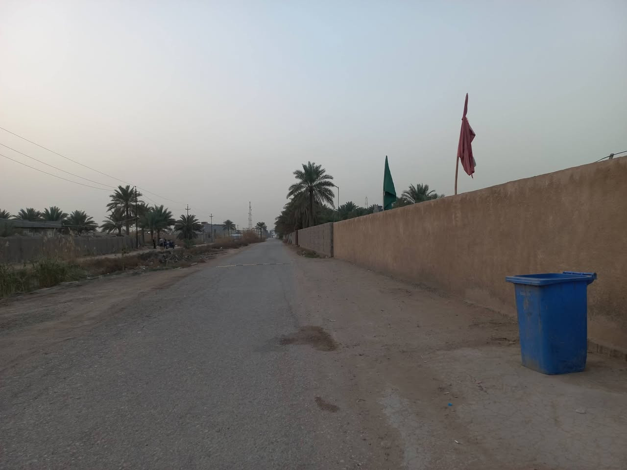 على بعد ٧٥٠م سايد الخروج رقم العمود ١٦٤  طريق  بغداد  ٢٥٠٠ م دونم للبيع : الوصف دونم الواجه على تبليط فرعي  ٣٢م مسيج ومحدد تتوفر جميع الخدمات ارضه مغروسه وممتازه تبعد من طريق ياحسين المشايه بحدود ال ٧٥٠ م ومن مركز كربلاء والامامين عليهم السلام  ٩كم السند. طابو ٢٥ تحويل كافة السهام السعر ٣٦٠ مليون مجال قليل ومداوله مع المالك الشرعي للعقار لأي استفسار. واصلونا. دمتم سالمين   (***********)             ابو آزر التميمي.    (***********) المحامي نبأ التميمي
