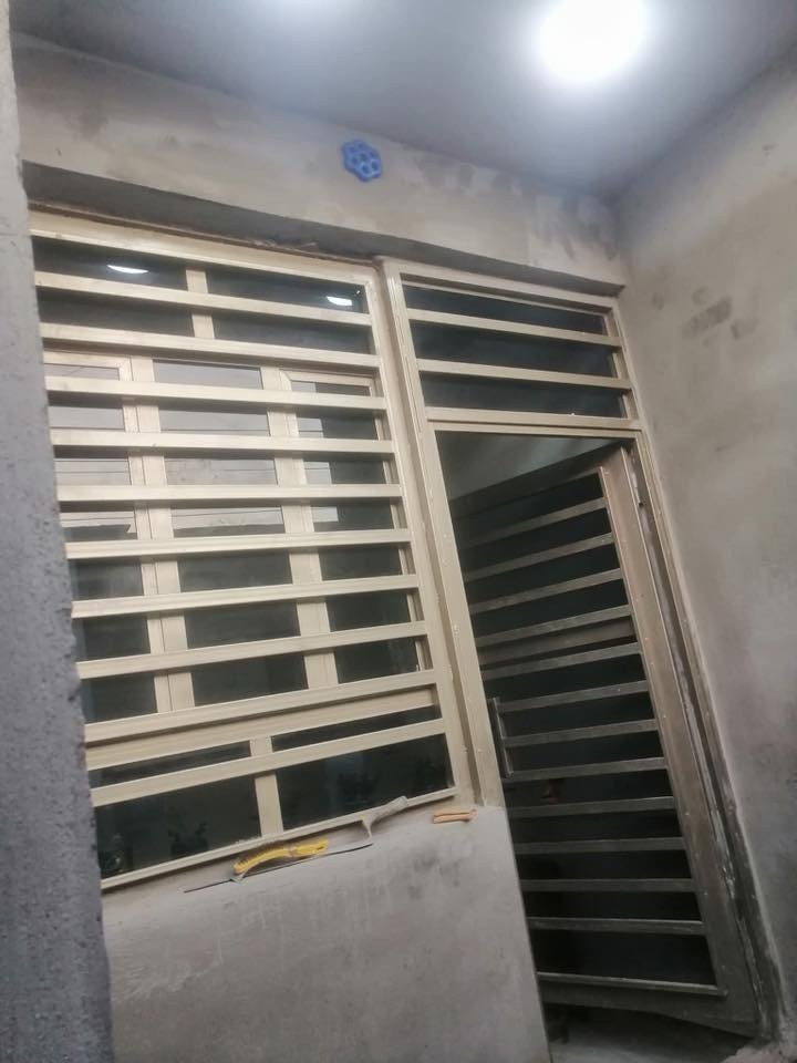 يت  ١٠٠م طابقين ابو عجاج قرب المحكمه جديده طابو زراعي سند ٢٥ يبعد ١٠٠م عن شارع رئيسي يحتوي غرفه وهول صاله مطبخ مجمع صحييات داخليه وخارجيه طابق ثاني غرفه وهول وصحيات بناء حديث نقص ارضيه ب٦٥ وبي مجال بسيط للاتصال  جمجمه شماليه
للاستفسار ***********
