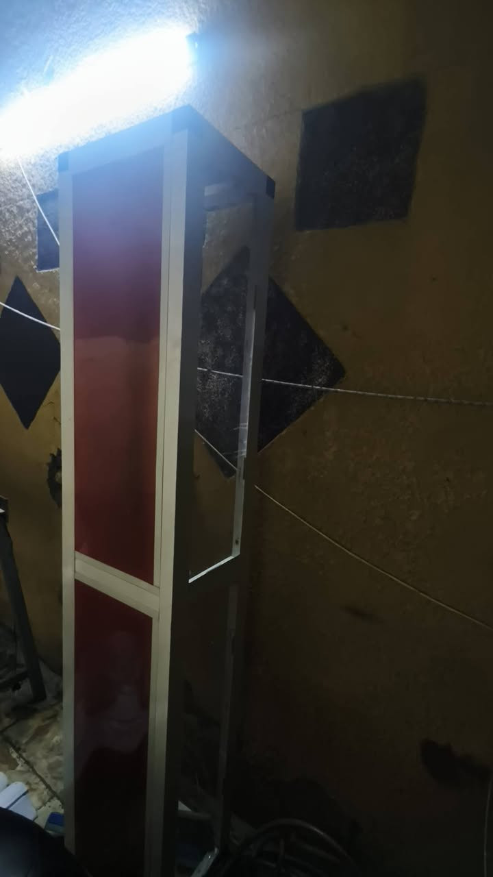 غراض مطعم كامل للبيع 
فاترينا طولها 2 متر مع ملحق اضافي
100 
سنك 40 
كاسات  مقبلات كزاز 4 ...12للف
كماشات 2
سكين حاد 2 ......3 الف 
بلانكات مقبلات عدد 2 ب10
صينية  عرض عدد 4 .   ب10
صينية كبيرة 5
خلاط عصائر 30
خلاط عصير +مثرامة  10قطع 65
خلاط جزر ماركة 75 قفل 
منظمات غاز  اصلية 4 قطع 
جود ثلج مع مطرقة 20
صندوق بلاستك ستك 20
حافضات عصير متنوعة 
...........
عنوان بغداد الحرية 
***********
