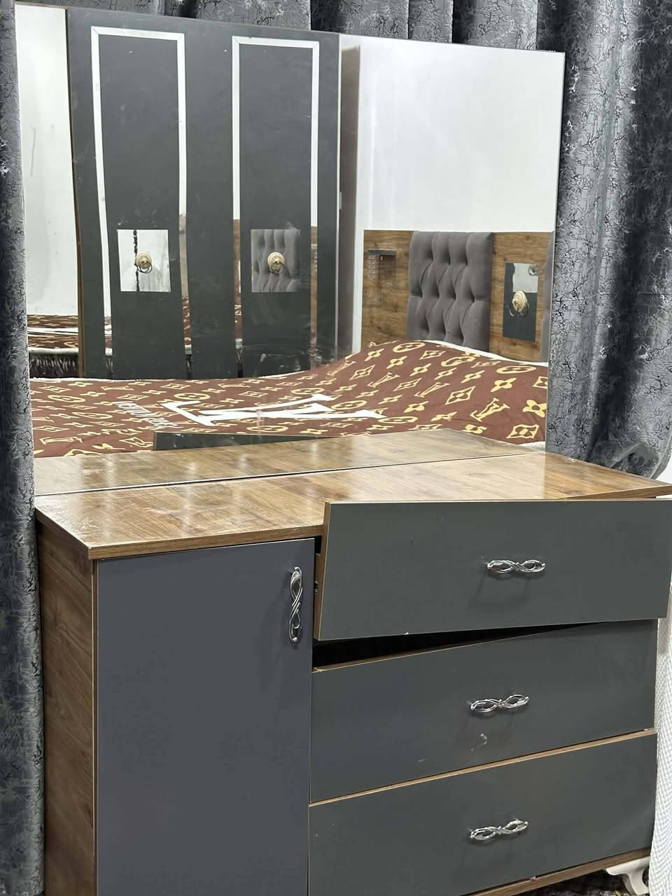 عندي غرف لل بيع سعر ٦٠٠ الف بي مجال بس جكمجة بيه ضرر عنوان موصل حي زراعية الأول


**إذا كنت صاحب هذا الإعلان وتريد حذفه لأي سبب، رجاءا أرسل رسالة إلى الدعم الفني**