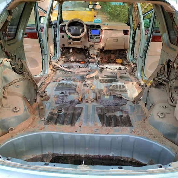 تنضيف غرفة السيارات تنضيف السيارة من الداخل عمل حمام داخلي الاتصال والاستفسار 
***********
