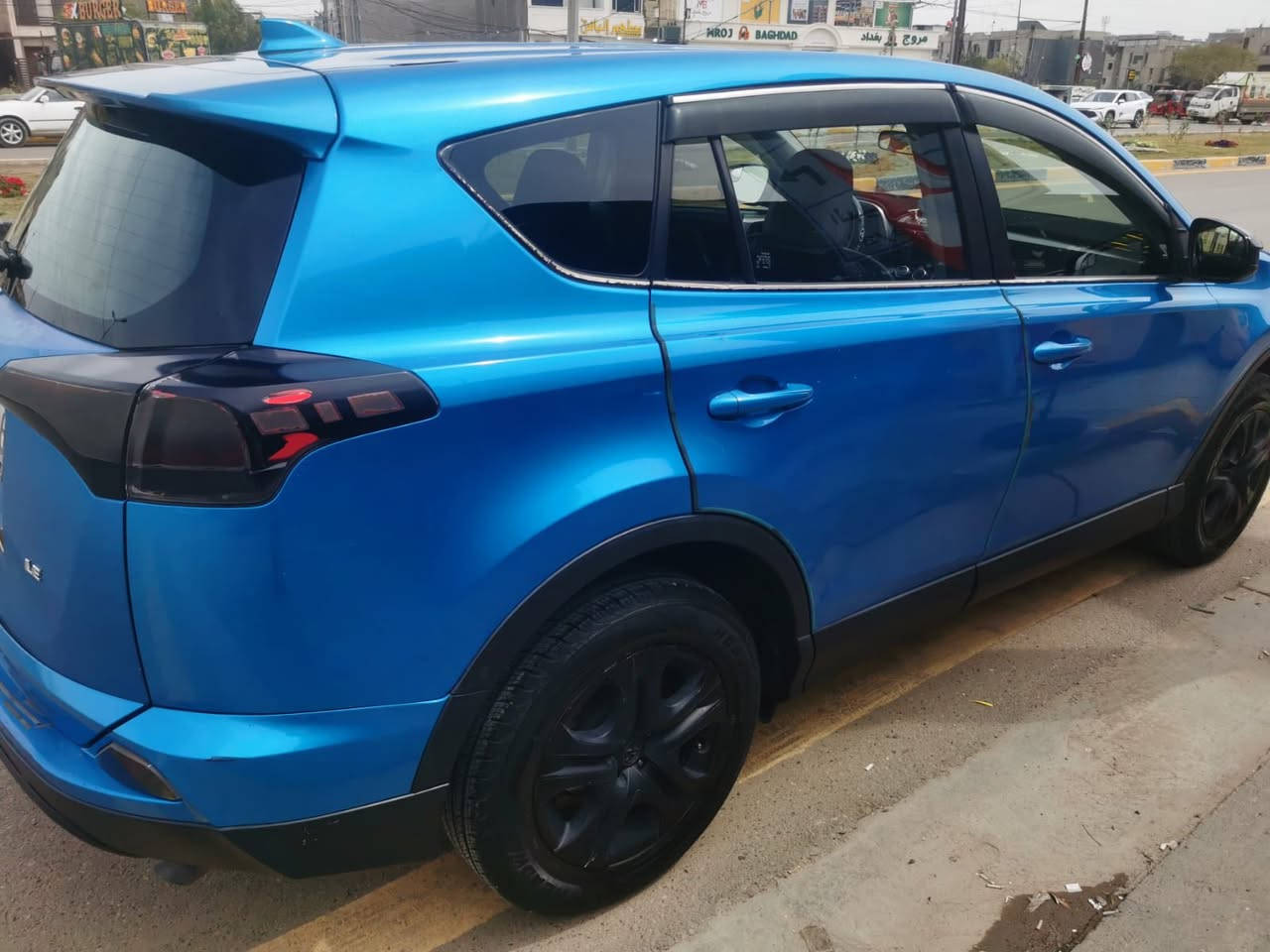 Toyota RAV4 LE 2018
راف. ٤ LE
سيارة نظيفة .
🔹 الموديل: 2018
🔹 الفئة: LE (بنزين)
🔹 المحرك: 2500 سي سي
🔹 اللون: أزرق
🔹 شاشة وسط
🔹 تشغيل مفتاح (سويج)
🔹 رادار امامي
تحديد مسار
ثلاث انظمه للقياده
Eco soprt normal 
🔹 حادثه اجاملغ الايسر تصليح صبغ نفسه وربع الصندوق هم تصلح وصبغ ومبين بالصور

🔹 كل شيء شغال 100%
📌 السيارة ما تحتاج أي صرف
📌 الصدر نظيف امامي خلفي 
💰 السعر: 14,500$ وبيها مجال للطيبين
📍 الموقع: بغداد — حي الجهاد
مكلف بالنشر و رقم صاحب السيارة 👇


**إذا كنت صاحب هذا الإعلان وتريد حذفه لأي سبب، رجاءا أرسل رسالة إلى الدعم الفني**
