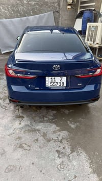 عندي كامري موديل 2025 هايبرد.. وارد امريكي حادثها.. جاملغ خلفي وباب ال...