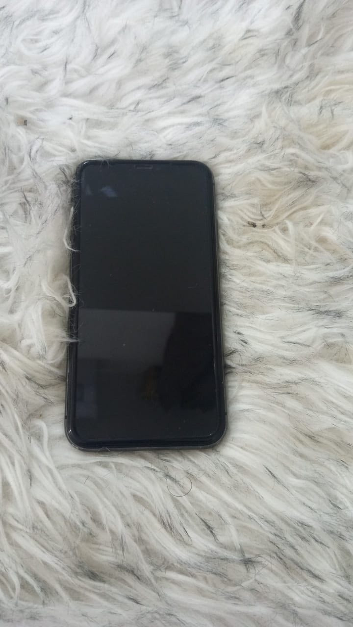 ايفون 11 عادي للبيع مكفول بطاريه 86 بدون ملحقات السعر ب 300قفل في الكوت  الرقم ***********
