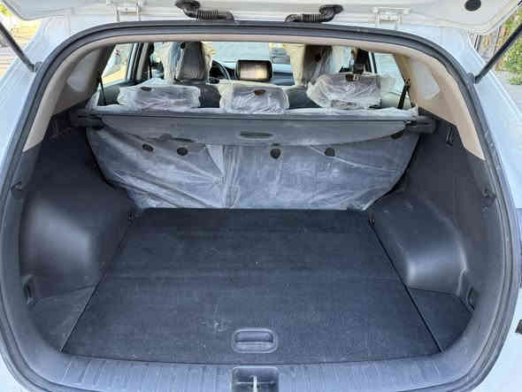 توكسان خليجي جديده جدآ فول موصفات عدى فتحه 
ماشيه 53 الف كم 
موصفات 
كشنات كهرباء 
جلد بلادي 
داخل صاج و كاربون فايبر 
تحكم ستيرن 
لد امامي و خلفي 
خمس عدسات 
حساس امامي و خلفي 
مري شفط و ترحيب عند الاقتراب 
كامره ع بغ و شاشه كبيره 
بصمه عدد 2 
رقم و سنويه و هزه جديده ب اسمي 
وبعد بيه موصفات 
السعر 197 مجال بسيط 
مكاني بغداد حي الاعلام 
رقمي ***********
