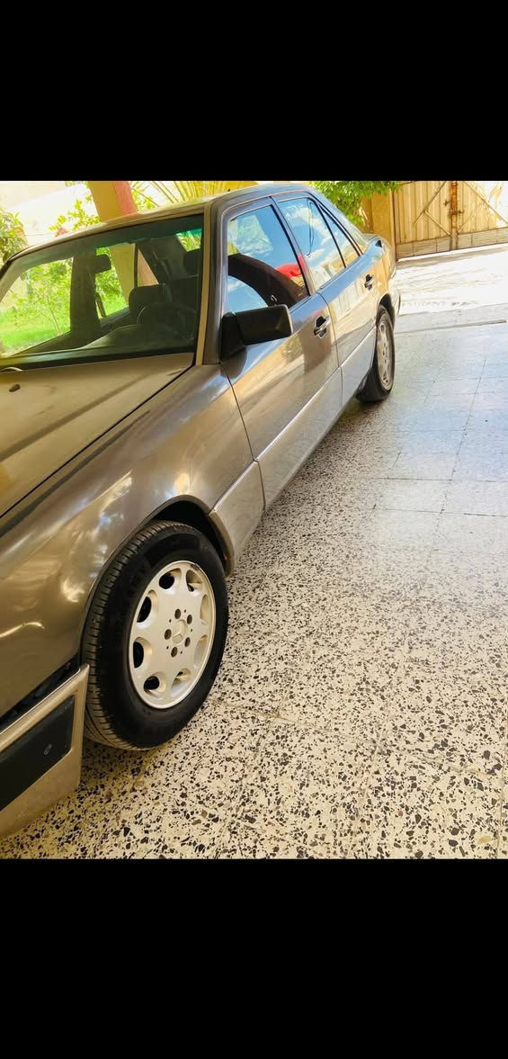 للبيع مارسيدس دب موديل 1991
حجم 300 مكينة كير بلادي لاتنقيص ولاتبخير  

السيارة بلاديه لا صبغ ولا ضربه

مناقصه برغي تبريد تدفئه شغال 

صدر امامي خلفي دبلات جديد

كهربائيات شغاله بالكامل 

غرفة نضيفه جدا

لسيارة بأسمي رقم بغداد

العنوان /صلاح الدين/الدجيل

السعر 75 وبيهة مجال اتصل وبالخدمة 

للاتصال والاستفسار ***********
***********
