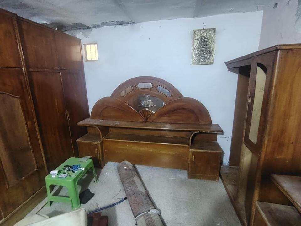 السلام عليكم غرفه تزكام للبيع 
مع جربايه و زاويه مثلث ما مصورهن للبيع 
***********
