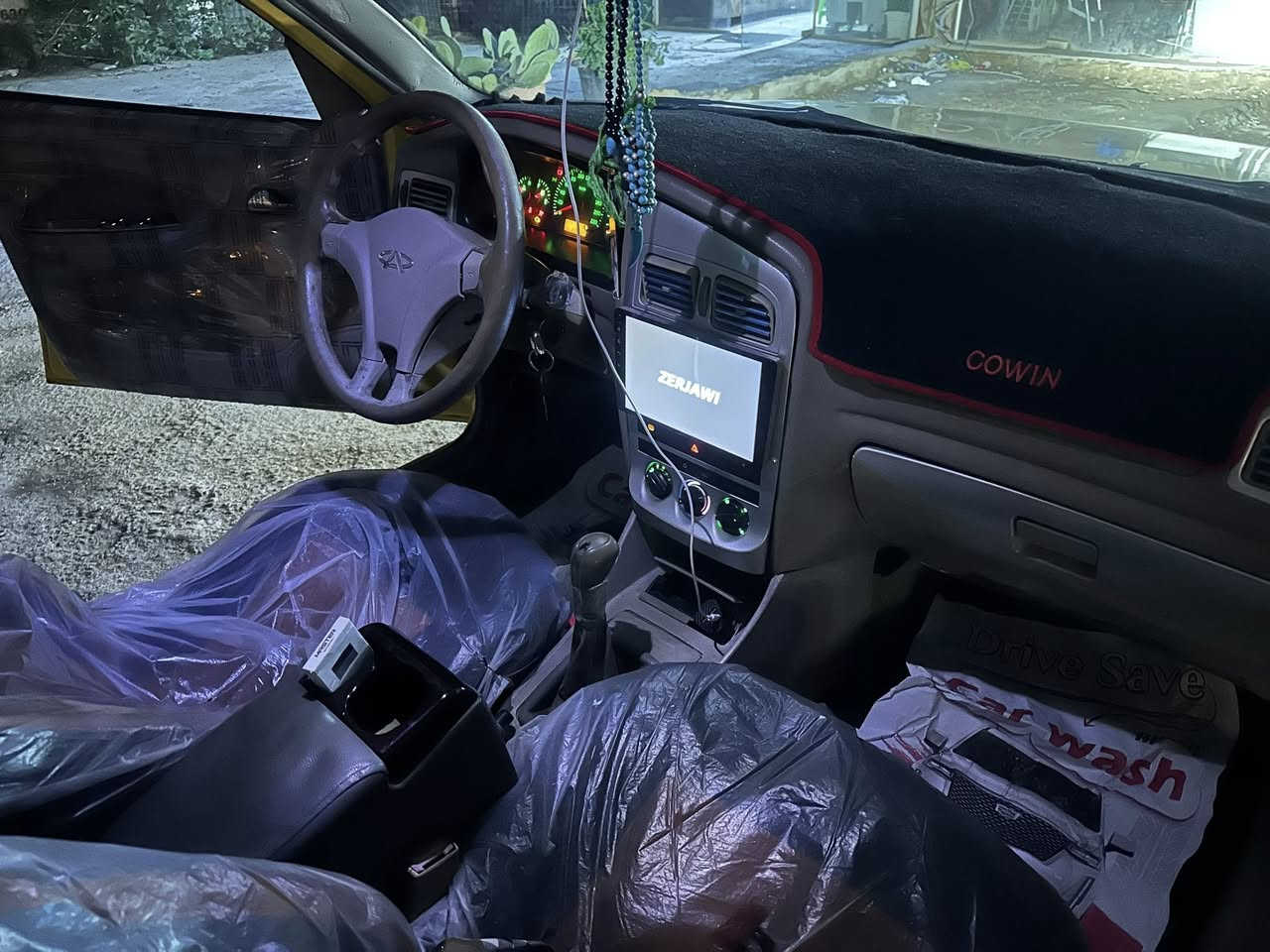 السلام عليكم للبيع شيري كوين موديل ٢٠١٠ سيارة نضيفة جدا خير من الله
كير مكينة مكفولات 
بيها طخه بالخلف بدون دواخل ما واصله دواخل الطخه بالصندوك هيئة مصفرة غرامات مصفرة 
مكانها بغداد الري 
للاستفسار
***********
