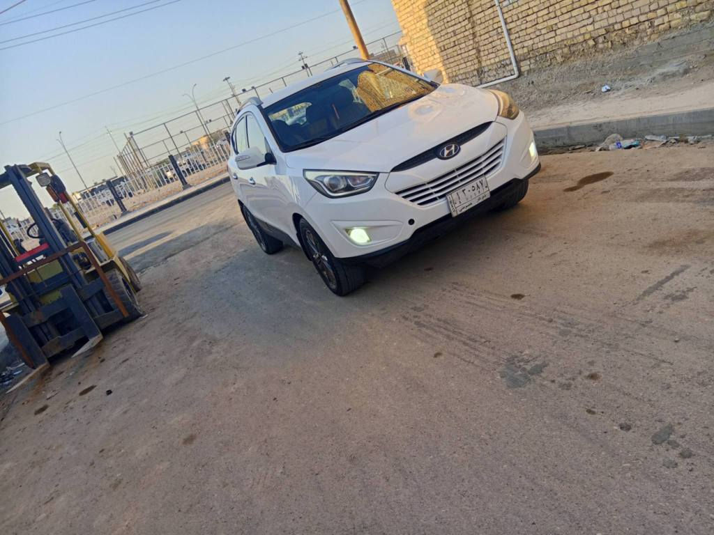 توسان موديل 2015 خليجيه مكفولة من ضربة وصبغ وتبديل مكينه وكير تبريد جهز ماكينه عالشركه سعر 143 للبيع فقط موجوده ذي قار الغراف تحويل مباشر.   *********** ناصرية, ذي قار
