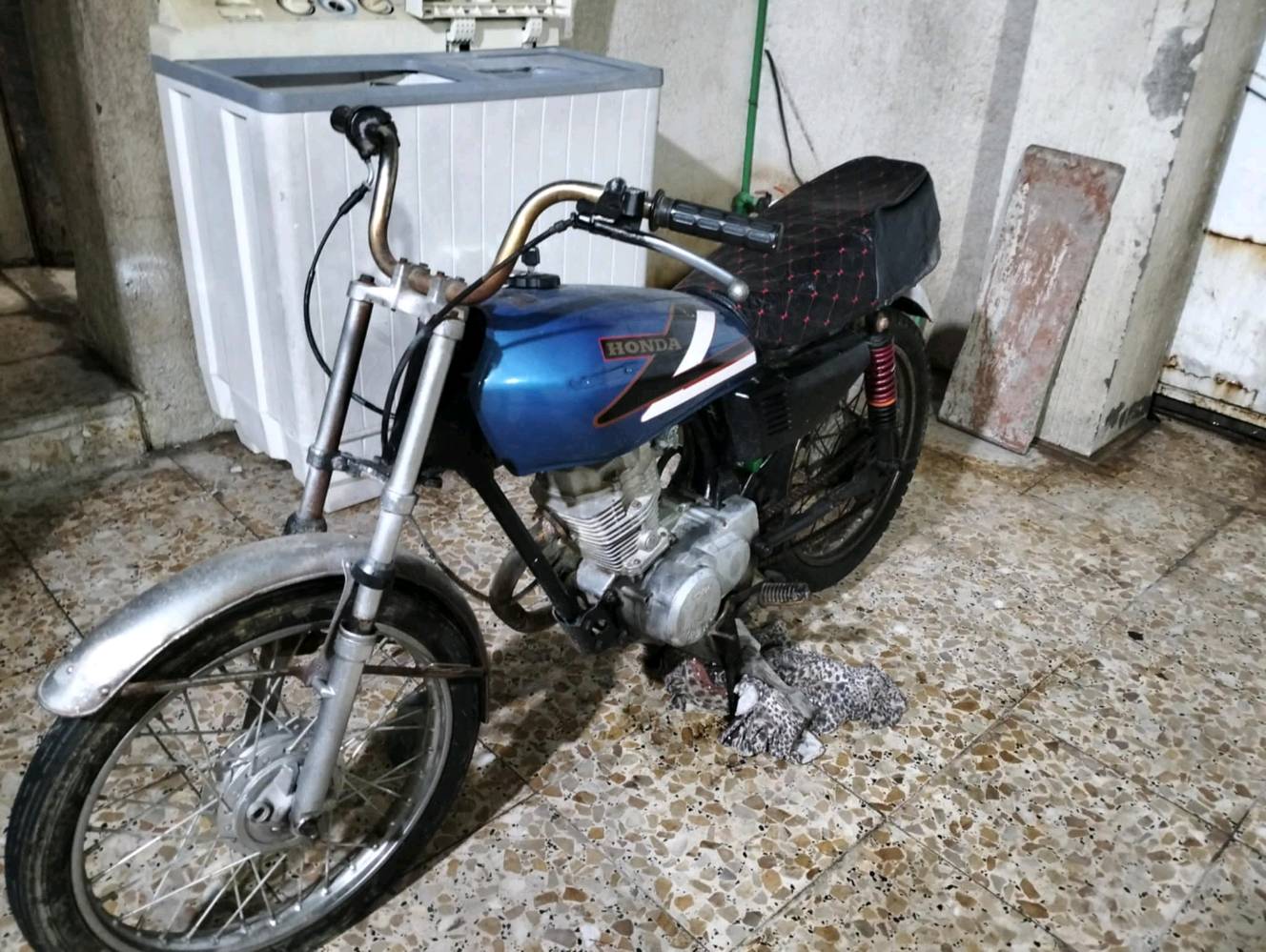 ايراني للبيع شغاله كلشي ما بيه شي ابيع كوم حديد الدراجه كلك شغاله كلشي ما بيه مكاني بصره حيانيه السعر 225 التواصل واتساب ***********
