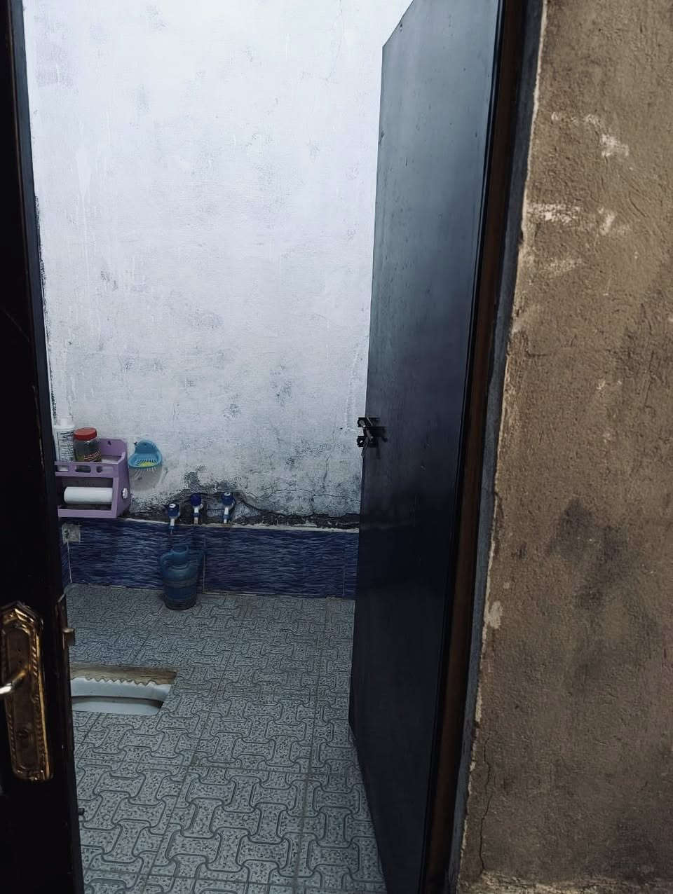 بيت زراعي 100 متر
موقعة حي السفير /عمود 8 
للاستفسار 
***********
***********
