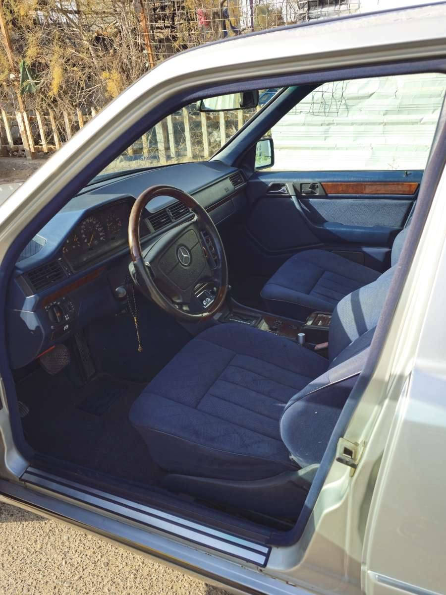 السلام عليكم
بيبي شبح موديل ١٩٩٣ أصل 
محرك ٣٢٠ ابو الخراطيم
دواخل كله بلادية سيارة نضيفة وجاهزة  
قواعد دبلات سليمات 
صدر امامي خلفي كله جديد
 تخم تاير جديد 
السيارة بدون صبغ فقط دعاميات وبيها جراد قمارة وبنيد وجنطة وبيها طخة مرجعها وصبغ على كدها
السعر( ٩٥)رقم بغداد باأسمي ***********
