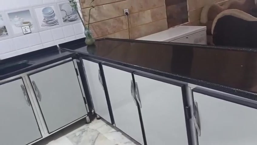 سنكي المطبخ الحار يعني اثنين سنكي واحد مطبخ حار والثاني بلمطبخ البارد
الكاونتر قياسه المطبخ البارد ١٠ ونص متر 
والسنكي لمطبخ حار متر ونص
تسكام شغل جناي
السعر مليون بي مجال لشراي
حي النداء مندوبه منو عنده غراض ابيعهن اله


**إذا كنت صاحب هذا الإعلان وتريد حذفه لأي سبب، رجاءا أرسل رسالة إلى الدعم الفني**
