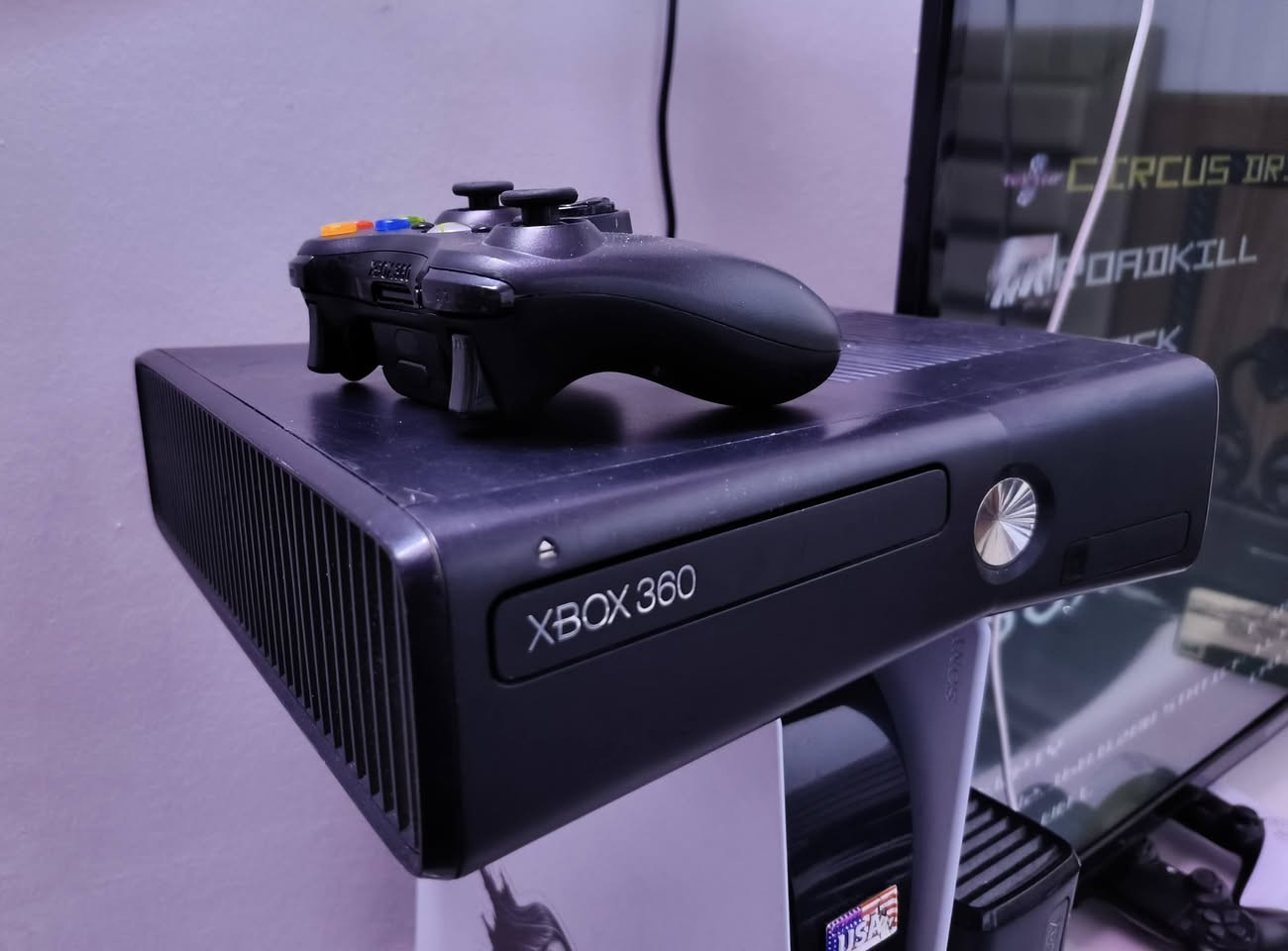 Xbox 360 Slim
الجهاز يشتغل ويفصل ابيعة فحم 
داخله هارد 250 گيگا
جويستك نظيف جداً مع ملحقاته كاملة
السعر 45 نهايتة مع التوصيل لجميع المحافظات


**إذا كنت صاحب هذا الإعلان وتريد حذفه لأي سبب، رجاءا أرسل رسالة إلى الدعم الفني**