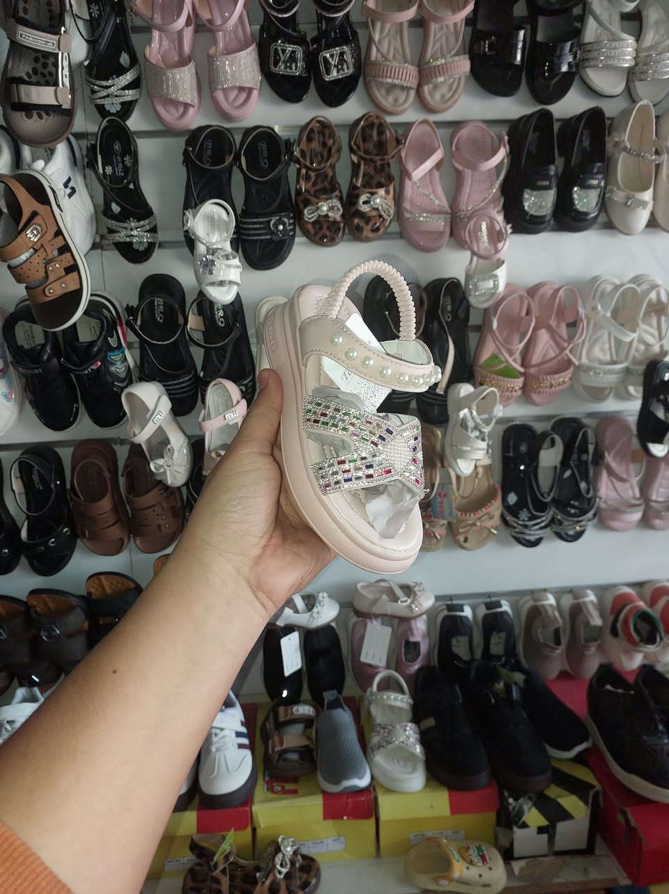 ✨ وصول وجبة جديدة ✨
صندل بناتي فول راحة 👡
طبي درجة أولى – مريح للبس اليومي 💖

📏 القياسات: من 30 إلى 36
🎨 الألوان: موضحة بالصور وبأحدث الموديلات

دلعي طفلتك بأناقة وراحة بنفس الوقت 🌸

📍 محل كرار باجي للأحذية
العنوان: كوت حي الزهراء قرب مركز الخلود

📲 لا تفوتون الفرصة… الكمية محدودة! #تفاعلكم_يساعدنا_على_الاستمرار #اكشن #homemade #اكسبلور #الشعبالصينيمالهحل #اكسبلور_ضيفونا #ترانشوز_نسائي #مدارس #الزهراء #تسوق #سليبرات_نسائية #سليبرات_نسائية #تابعوا_لتستمتعوا #مابيه_حيل_اخلي_هاشتاكات #اضافه #بناتي #لايك #تفاعل #اضافه #عروض #ترانشوز #صعدوني #سعاده #أحذية_نسائية


**إذا كنت صاحب هذا الإعلان وتريد حذفه لأي سبب، رجاءا أرسل رسالة إلى الدعم الفني**