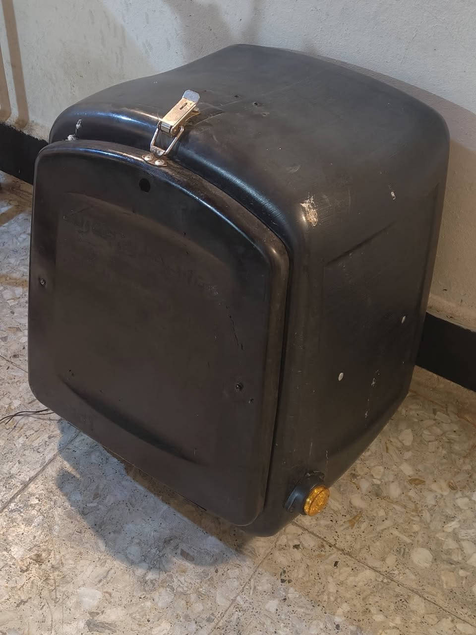 السلام عليكم
صندوك دليفيري حجم كبير
بي اشاير يمنه ويسره كامل جيب وشد
السعر 30 متوفر توصيل
مكاني بغداد / جميله 
تواصل خاص او *********** واتساب
