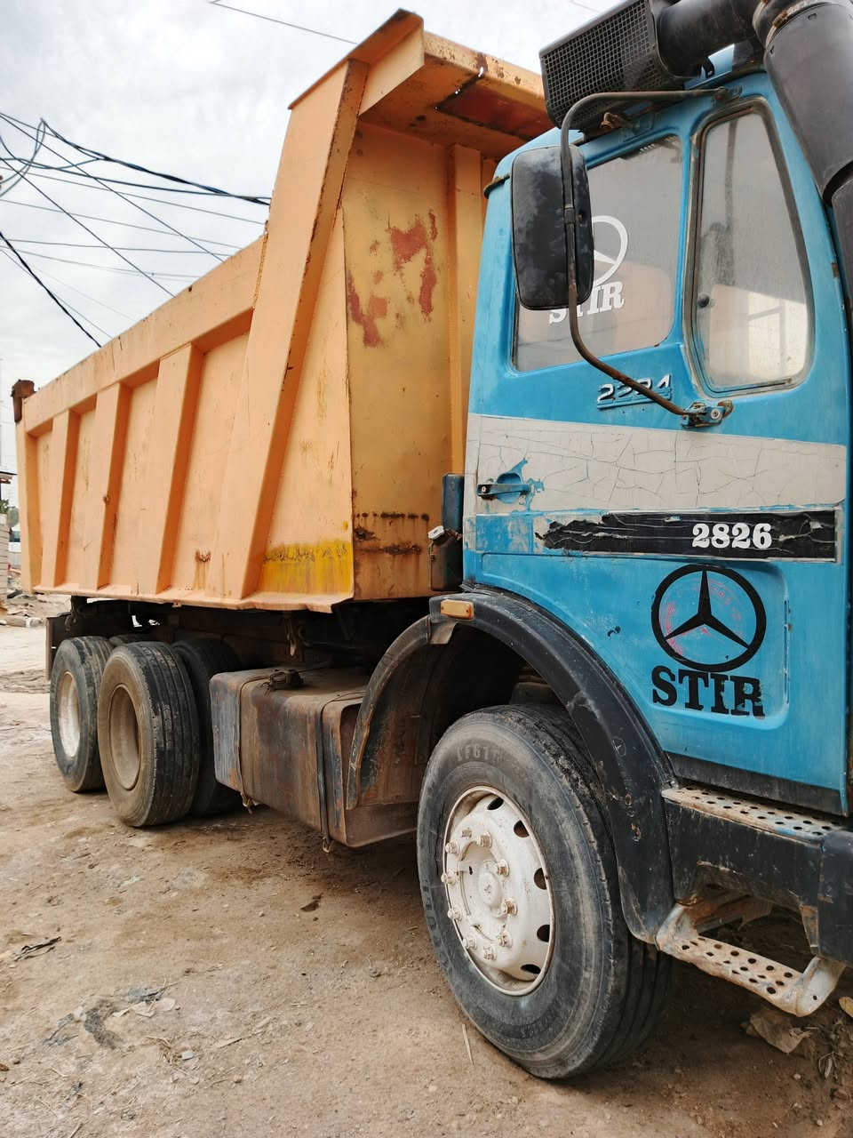 السلام عليكم سياره للبيع قلاب موديل 75 كير 130 مكينه 8 لا تنقص ولا تبخر شاصي مكفول  رقم بغداد سياره جاهزه للشغل سعر 115 بها مجال ***********
