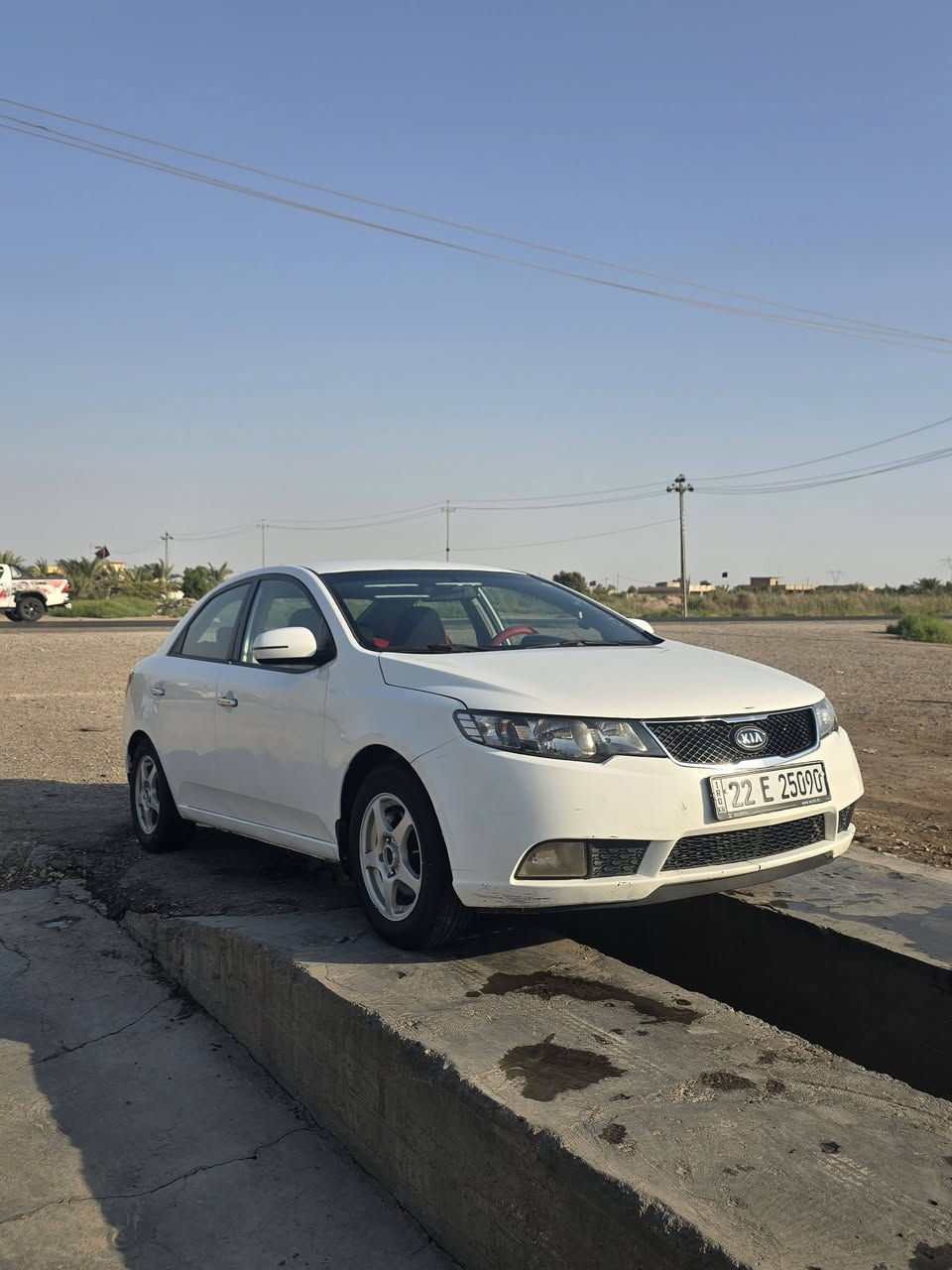 سلام عليكم البيع كيا سيراتو موديل 11 خليجي السعر 90 وبيهاا مجال بسيط *********** مكان السيارة بغداد زيونه
