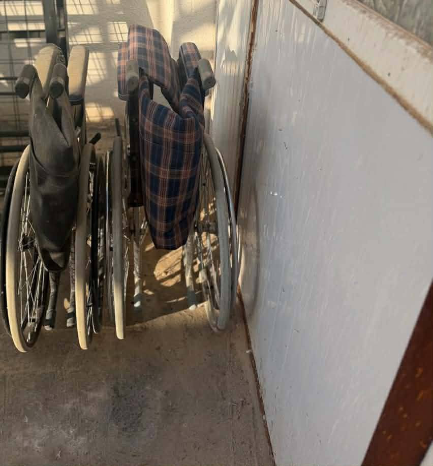 سلام عليكم أغراض للبيع صحونه عدد 3 ثريات 3ازواج جربايه وعربانه وطباخ كلهن 160 كربلاء حي العامل *********** - - ***********
