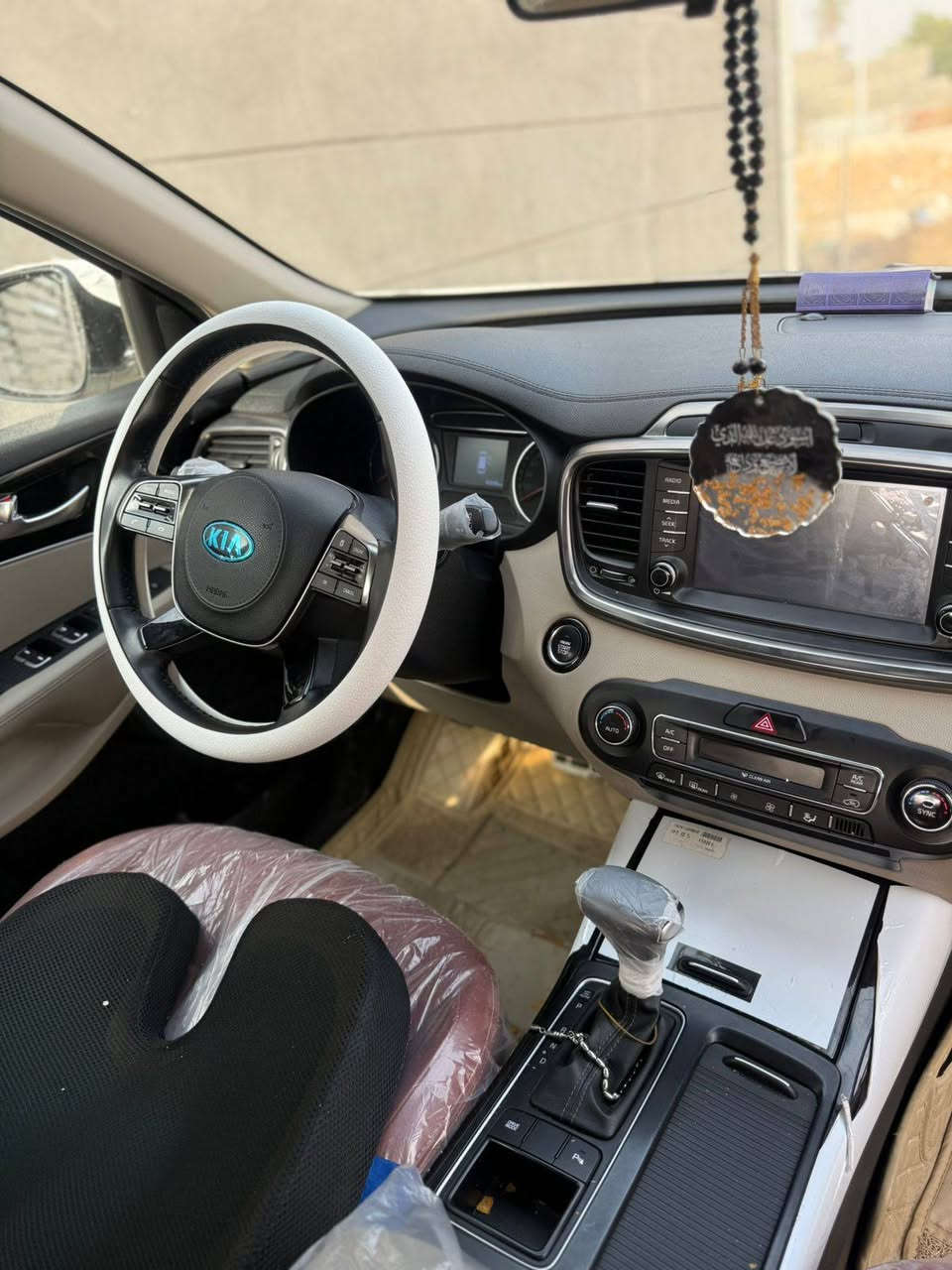 السلام عليكم
كيا سورنتو 
2020
اللون ابيض 
الوارد خليجي
كفاله عامه من كلشي 
ماشيه 40
المواصفات 
شاشه كبيره كامره خلفيه بصمه ابواب وتشغيل وجنطه ويل كب نيكل حجم 20
تبريد ٣ قطع
7راكب كشنات جلد +الكشنات الاماميه كهرباء
محركV6 كير 8سرعات اوتو +عادي
لد امامي ولد خلفي كشافات اماميه
لايت ثلاث عدسات شباك نيكل اشاير بالمري 
ومري كهرباء شفط 
حساس امامي وحساس خلفي
كلشي واضح بالمنشور 
بانورما
السياره كفاله عامه من كلشي والكير والمحرك ايضا مكفولات الكهربائيات ايضا
مكان السياره كربلاء طويريج
للاستفسار اتصل
***********
