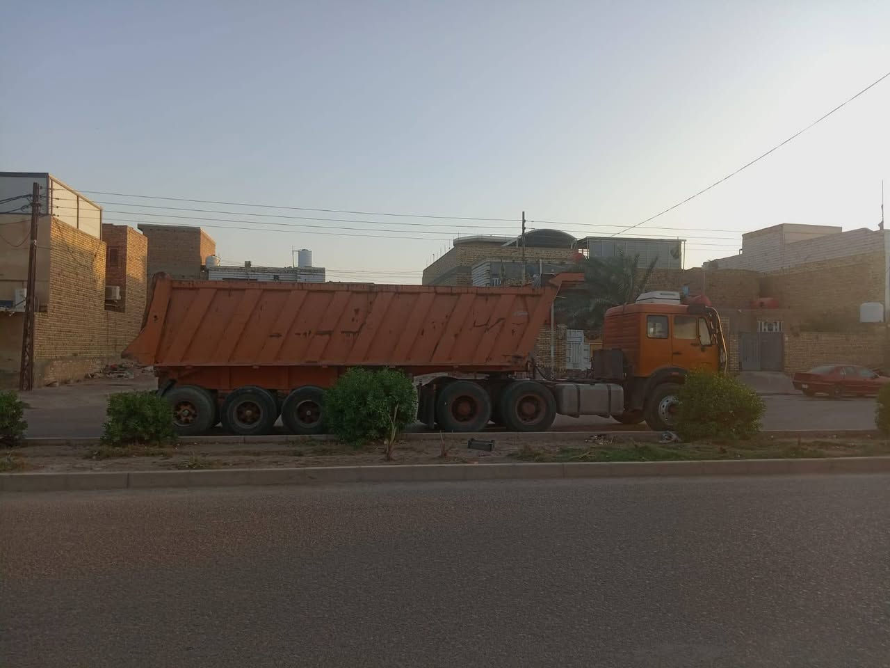 سلام عليكم للبيع البي موديل 81 مكينه 44 كير برميل 190 مجموعه نص جيف كبان جيف شاصي بدون صبغ رقم نكليزي نجف تلث لوحات سنويه الئ 2031 بسمنه تخم تاير عربانه كولر ذرعه30متره تلث دناكير تخم تاير مكفول كفاله عامه السعر 350 ورقه الرقم ***********
