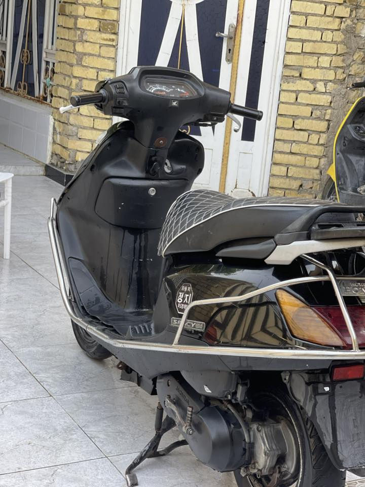 سبيسي ياباني الدراجة كلها بلاد كفراتها الاصلية مستعجل على بيعتها السعر 550
***********
