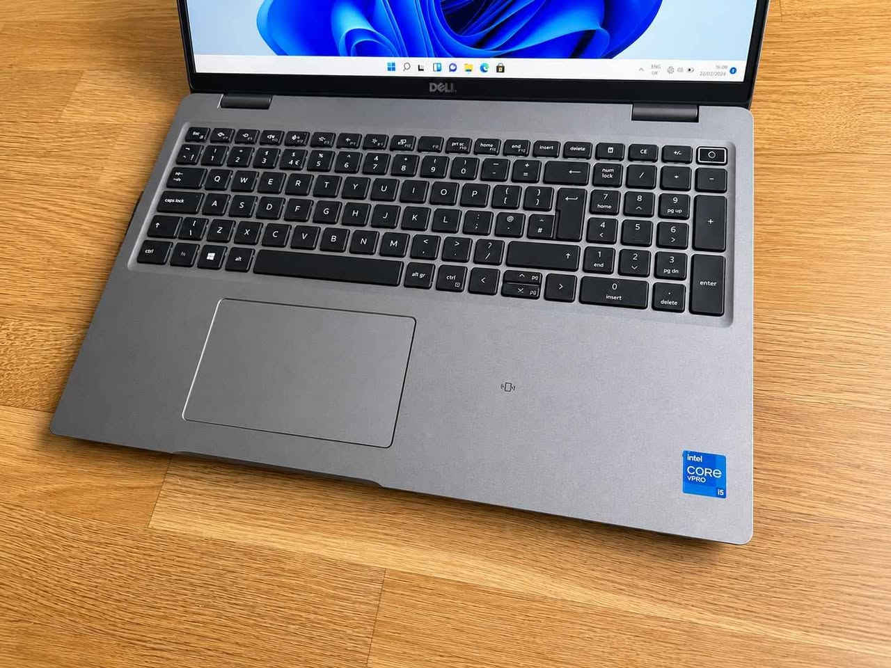#معالج_فئة_H_شاشه_واسعة_15

💻 Dell Latitude 5521 — Core i5 11th Gen (H-Series)

✔️ المعالج:
Intel Core i5-11400H — جيل حادي عشر بحرف H للأداء العالي
✔️ الذاكرة العشوائية (RAM):
8GB DDR4 — قابلة للتطوير
✔️ التخزين:
256GB NVMe SSD    
✔️ كارت الشاشة:
Intel UHD Graphics —  4GB 
✔️ الشاشة:
15.6 إنج — Full HD
دقة العرض: 1920×1080
✔️ لوحة المفاتيح:
عربي / إنكليزي مضيئة (Backlit Keyboard)
✔️ الشاحن:
شاحن Dell أصلي

✨ مناسب للبرامج المكتبية، الدراسة، التصفح، الأعمال الحسابية والأمن السيبراني

🔹 الحالة: وارد اوربي غير مستعمل بالعراق (كالجديد) نظافة 95% فما فوق 
🔹 البطارية: بحالة جيدة(ضمان ساعه فما فوق)

■ ضمان(١) فحص وتشغيل امام المندوب 
■ ضمان(٢) استخدام اسبوعين اي خلل مصنعي يتم الاستبدال بنفس الموديل حلة, بابل


**إذا كنت صاحب هذا الإعلان وتريد حذفه لأي سبب، رجاءا أرسل رسالة إلى الدعم الفني**