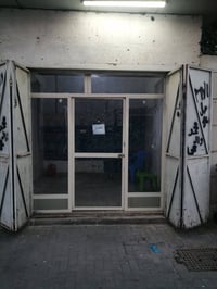 محل للايجار • أربع شوارع • دور