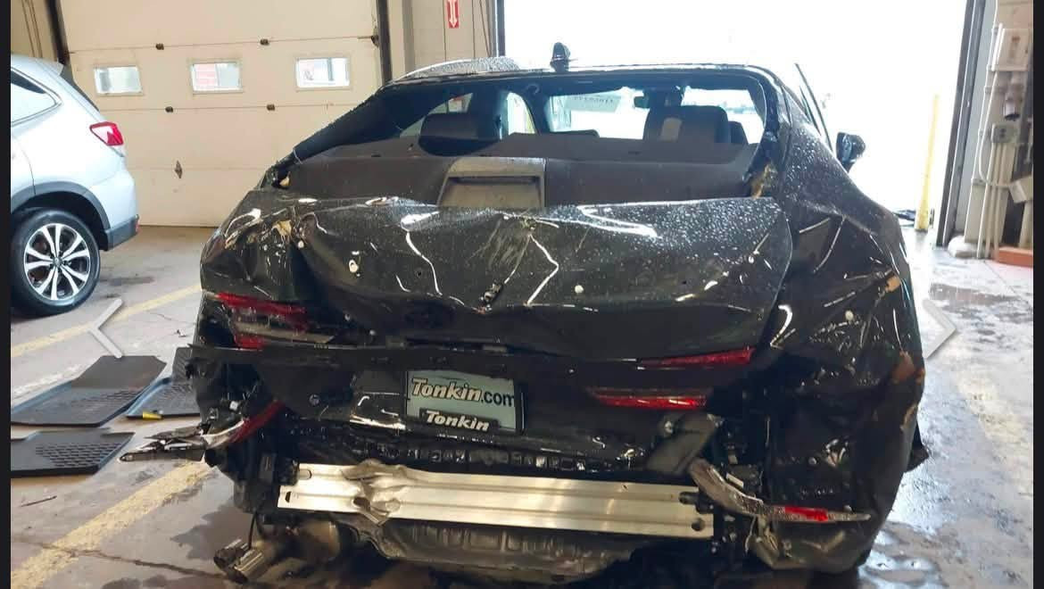 سلام عليكم 
كامري 2025XSE
للبيع فول مواصفات 
حادثها من ورا صندوق وچاملغين ودعاميه 
بيها بصمتين 
السعر 24الف وبيها مجال 
للتواصل ‭+964 790 133 0194‬
