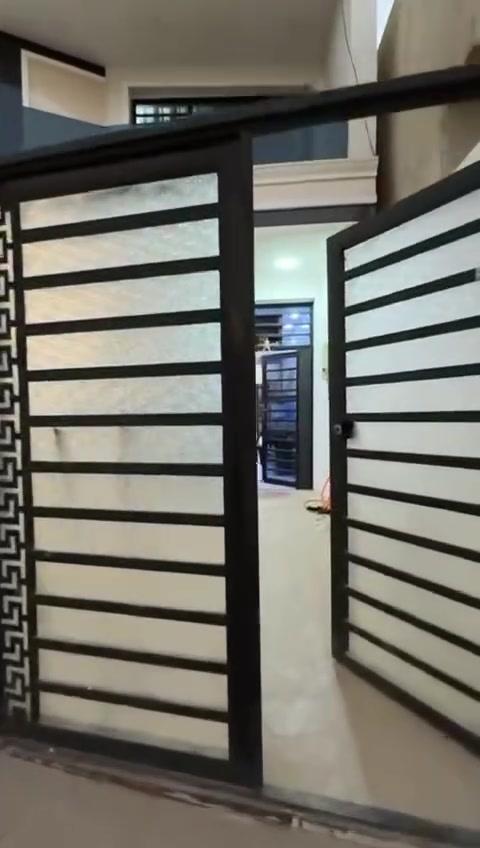 للبيع مستعجل مستعجل 160 متر 30 وقف واجهه 10 نزال 16طابقين مدخلين اربع غرف نوم وصالة ومطبخ وحمامين ومنور وطرمة وبلكونة  بداية منطقةالطي مقابل جامع بيت مرهون يبعد عن الشارع العام 400 متر ألسعر 240 مليون قفل قفل قفل ***********
