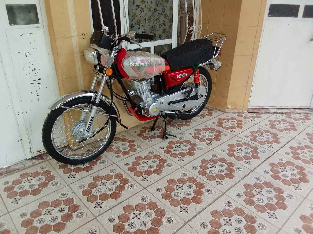 السلام عليكم دراجه نامه شبهه شلامجه لون احمر دراجه صار اقل شهر من طلعته موديل 2027 دراجه جديده بمعنه الكلمه مامفتوح ولا مبدل بيهه برغي مال جناي المكان بابل المسيب سده الهنديه *********** تحياتي للجميع اوراقه كامله
