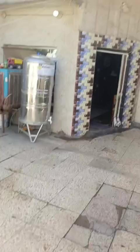 السلام عليكم...
دار للبيع طابو صرف طابق واحد 
بغداد _ المحموديه / حي العسكري خلف اعدادية الرباط قرب شارع الحمداني
المساحة 150 م | واجهة 7 ونص م | نزال 20 م  طابق واحد يحتوي على غرفتين نوم  السعر ٨٠ مليون 
الامراء للعقار *********** واتساب ***********
