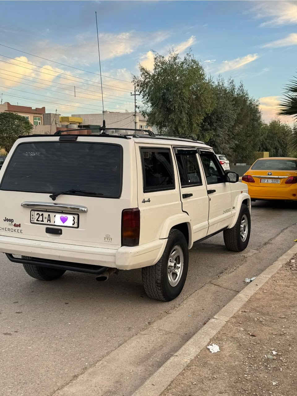 للبيع فقط ...
جيب شيروكي موديل 2000 6سلندر  جاهزه من كلشي كير ومحرك بشرط كهربائياتها على وظع شركه 
دبل اكسل تايرات وياله حجم 17  
سنويه جديده لحد 2030شرط التحويل 
مكان السياره قضاء جمجمال محافظة سليمانيه السعر 70وبي 
مجال بسيط اذا شراي اتصل ولاتدخل الخا رجا***********
