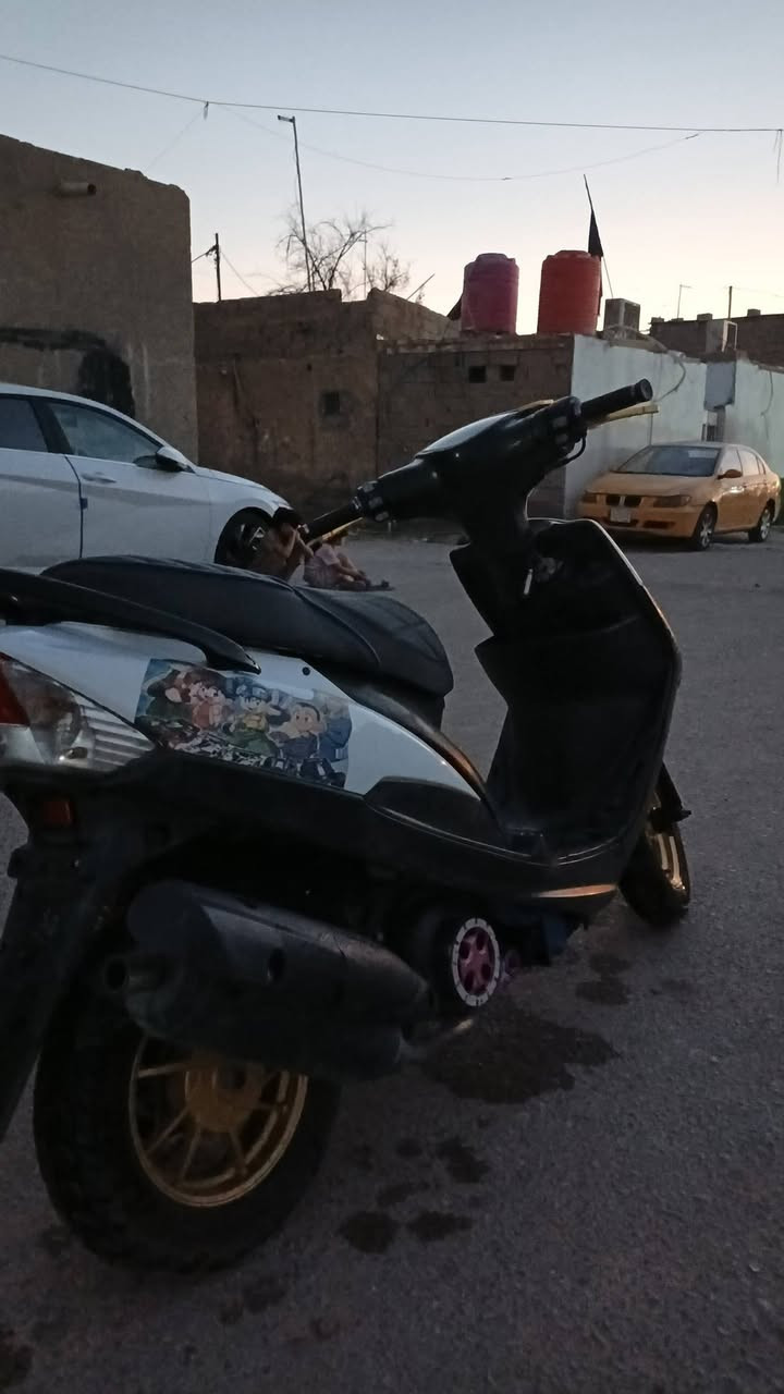ماكس عدله للبيع دراجه نضيفه بس لان الدنيه مغرب صارلهه شهر من نازله رمبه دراجه مختمه 49بلاد نقصها بس باتري كلشي شغال بيهه دكه وحده تشتغل مكان كرمة علي 
السعر 800وبيهه مجال 
الرقم ***********
